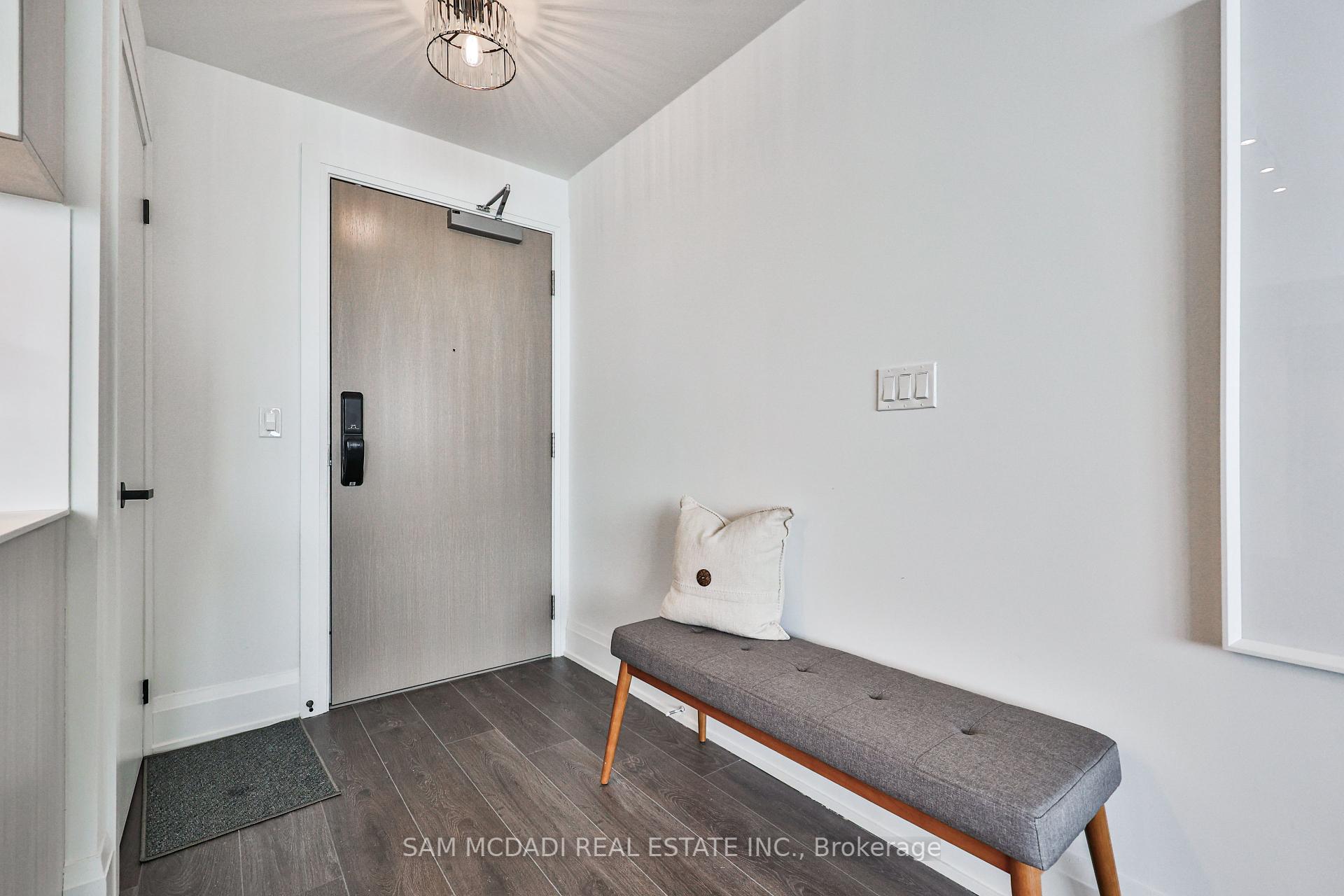 3 Bedrooms Condo at 370 Martha, Burlington For sale