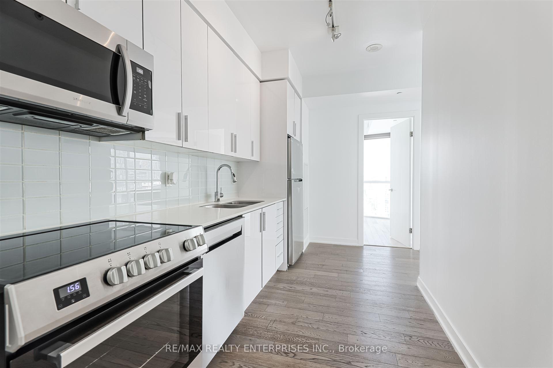 2 Bedrooms Condo at 20 Bruyeres, Toronto For sale