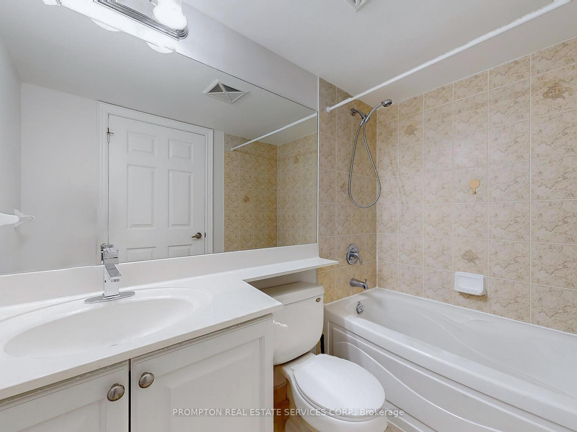 2 Bedrooms Condo at 15 Greenview, Toronto For sale