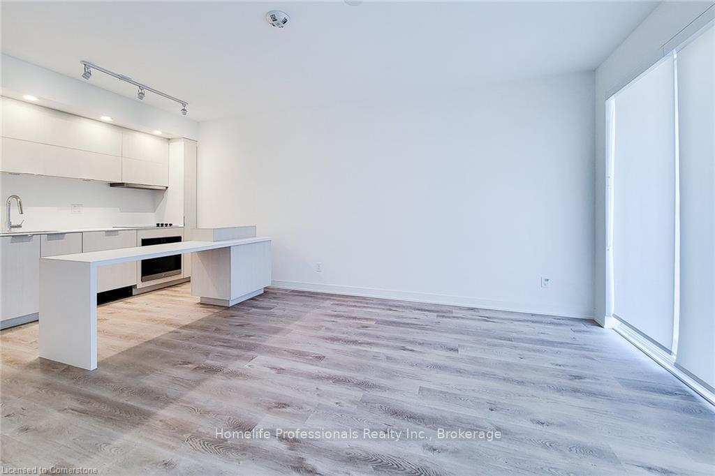 1 Bedroom Condo at 370 Martha,  Burlington For sale