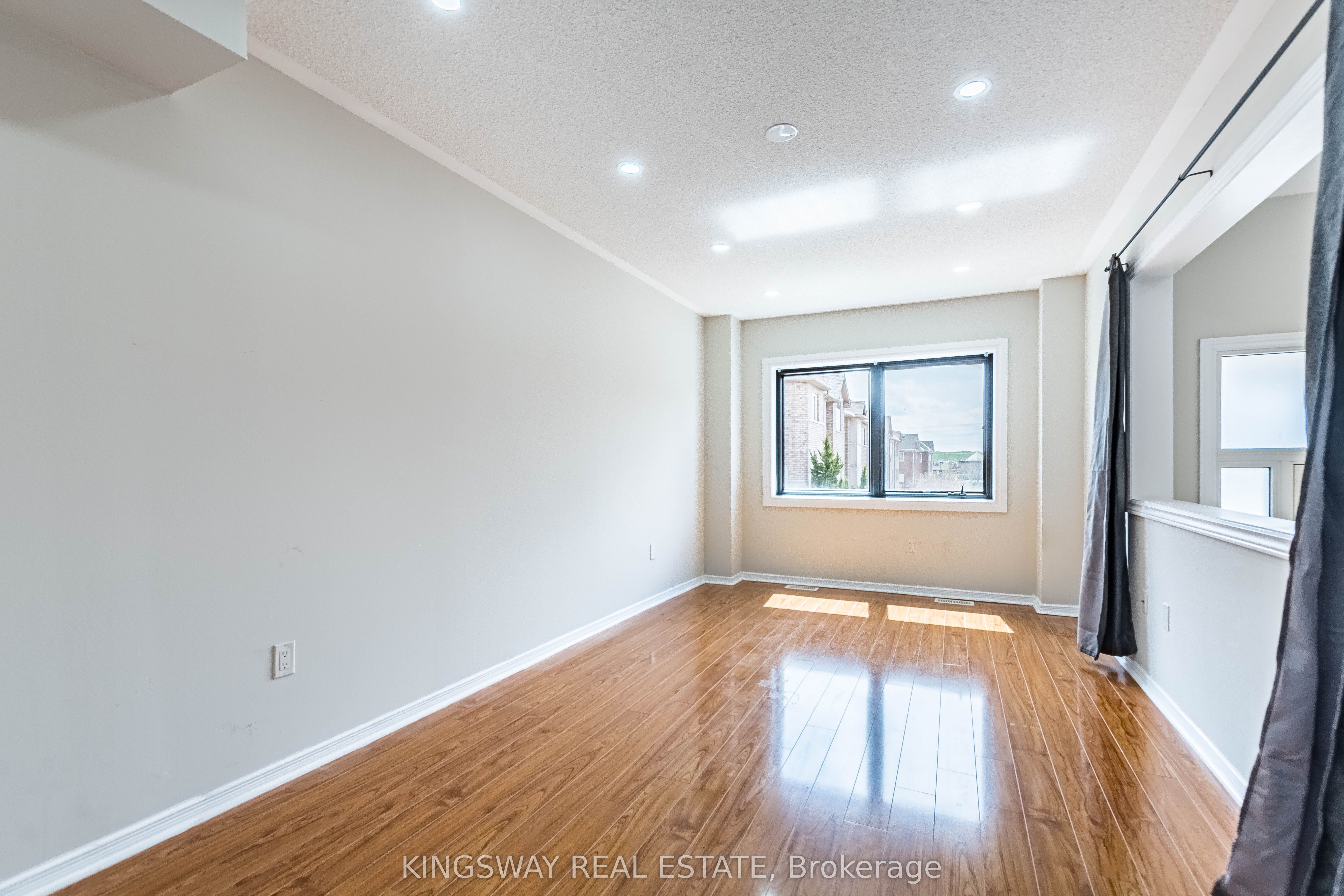 5821 Tiz Road, Mississauga Hurontario