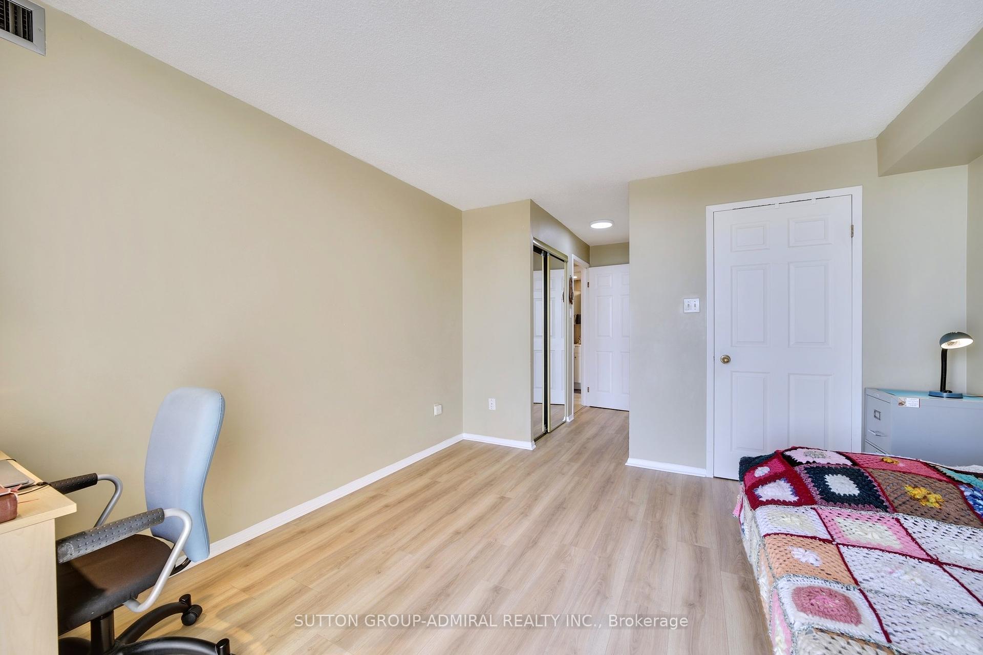 2 Bedrooms Condo at 2091 Hurontario, Mississauga For sale