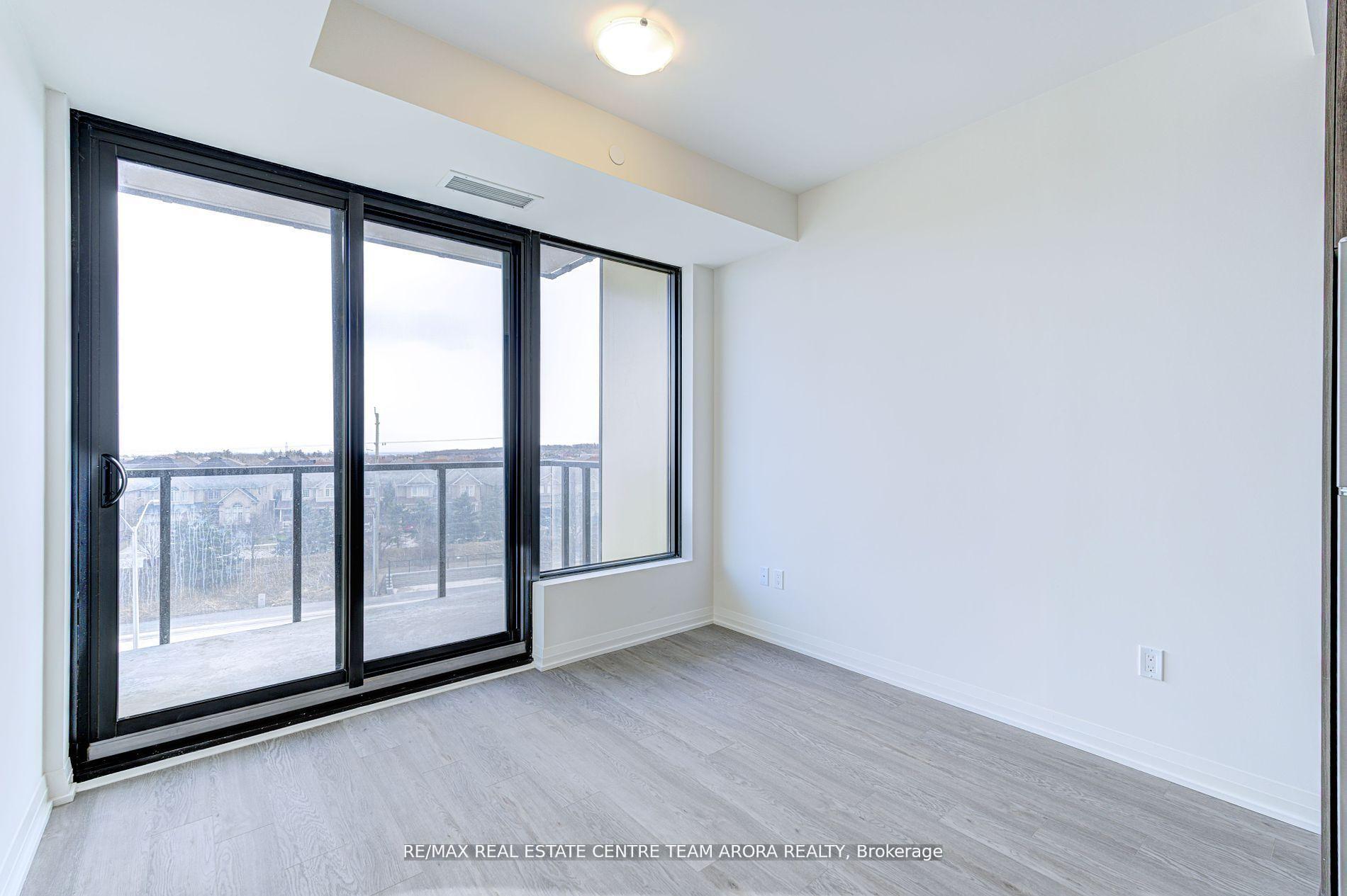 2 Bedrooms Condo at 1415 Dundas, Oakville For sale