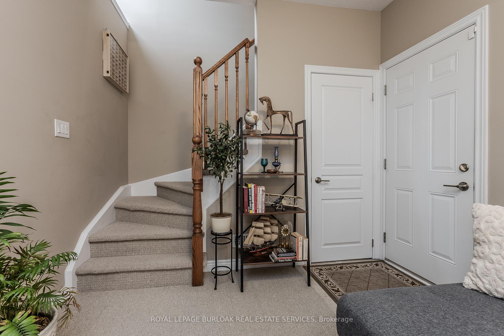 3 Bedrooms Condo at 1401 Plains, Burlington For sale
