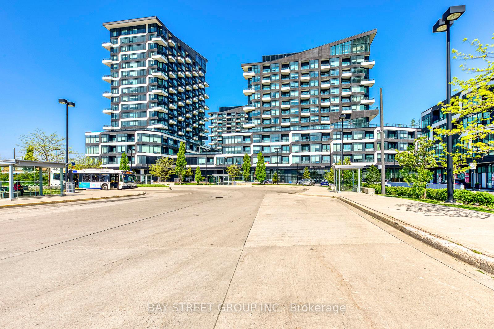 2 Bedrooms Condo at 2485 Taunton, Oakville For sale