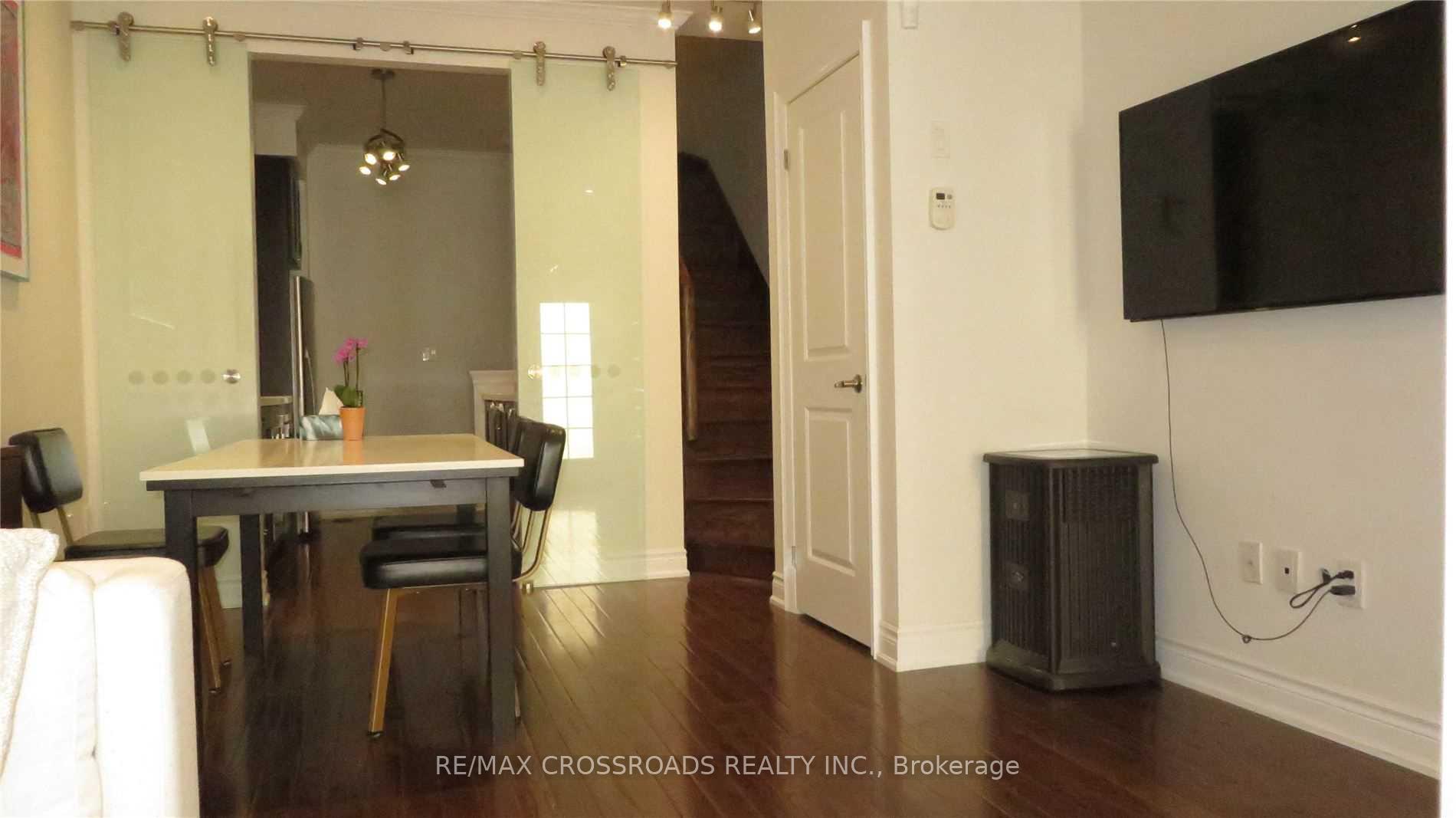 4 Bedrooms Condo at 20 Hargrave, Toronto For sale