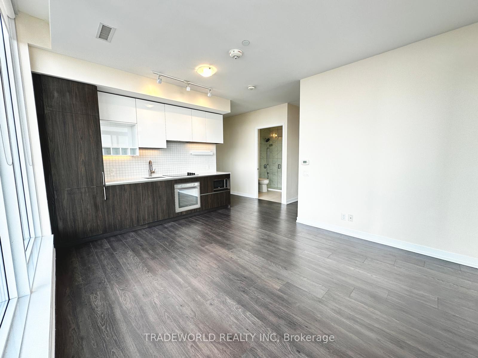 3 Bedrooms Condo at 898 Portage, Vaughan For sale