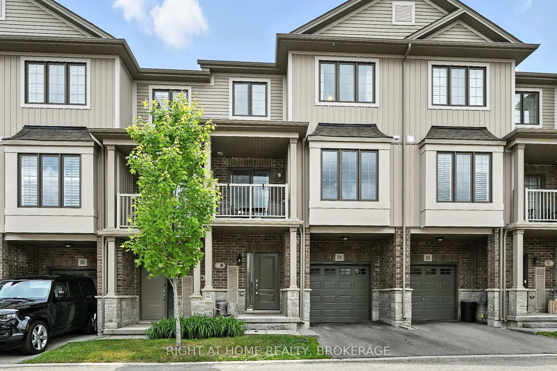 2 Bedrooms Condo at 377 GLANCASTER, Hamilton For sale
