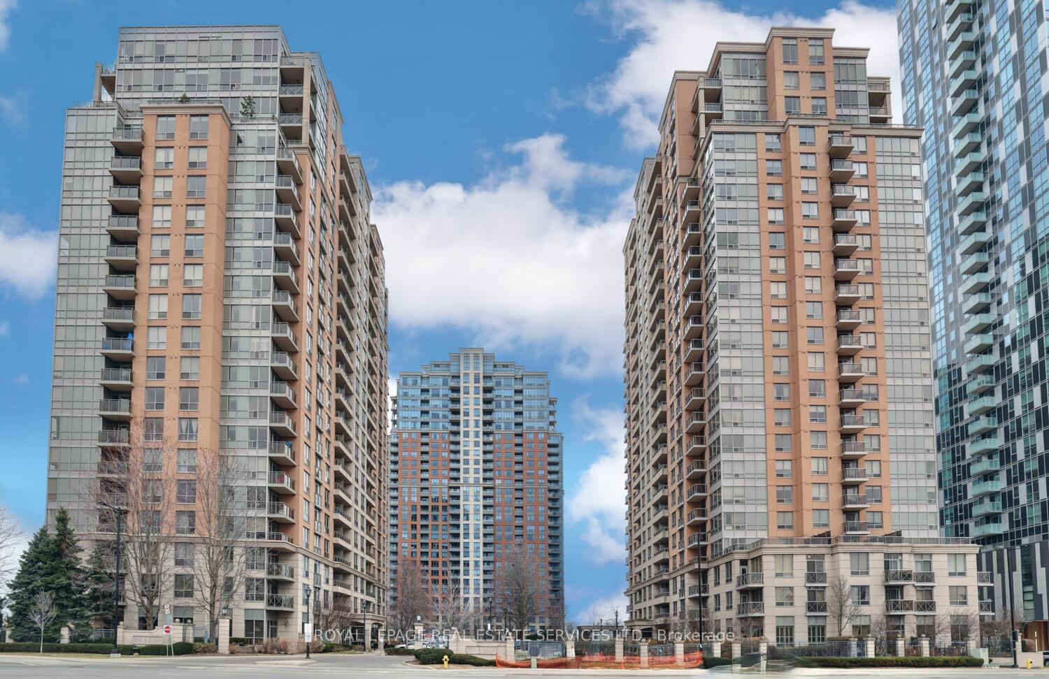 2 Bedrooms Condo at 5233 Dundas,  Toronto For sale