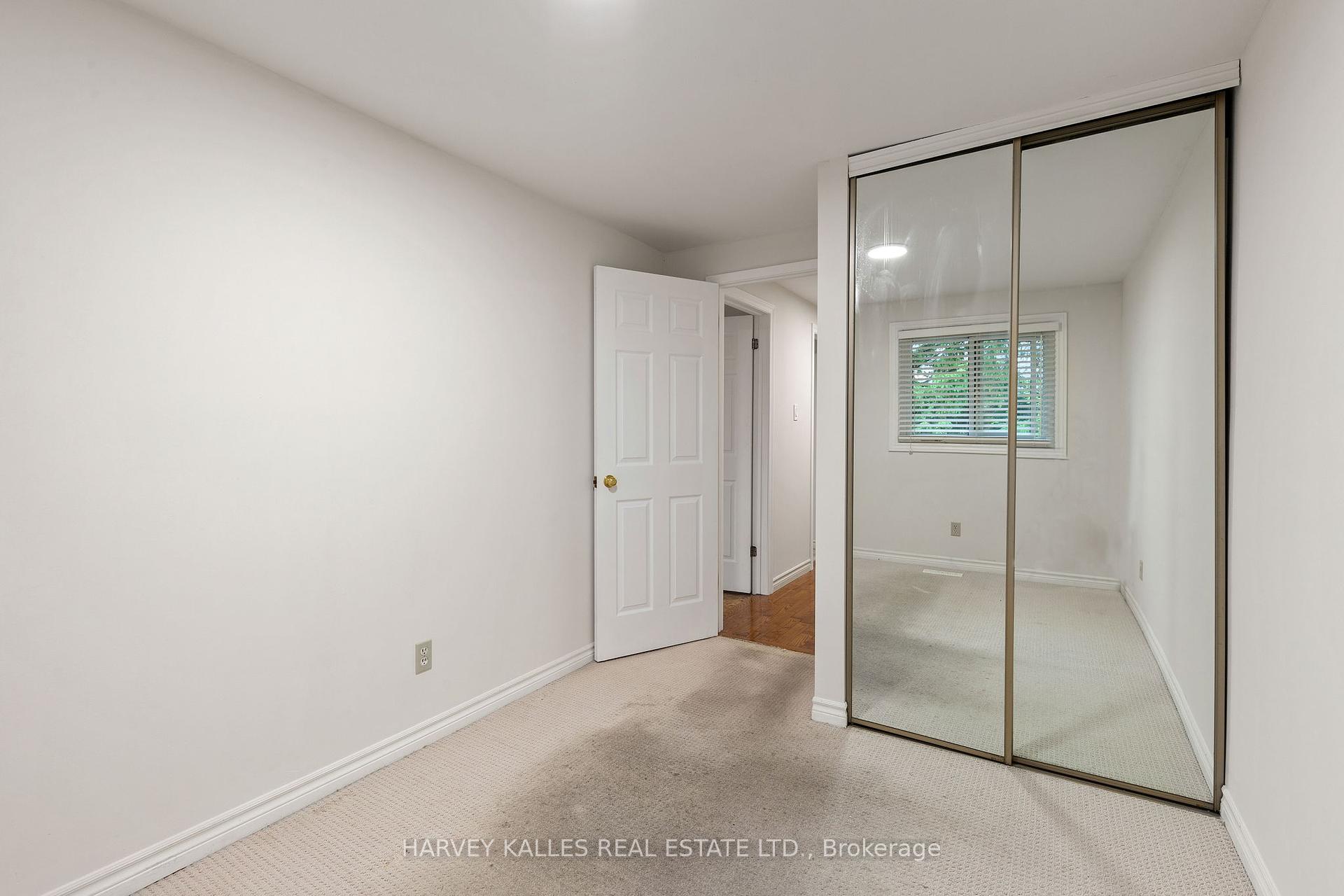 3 Bedrooms Condo at 2020 South Millway, Mississauga For sale