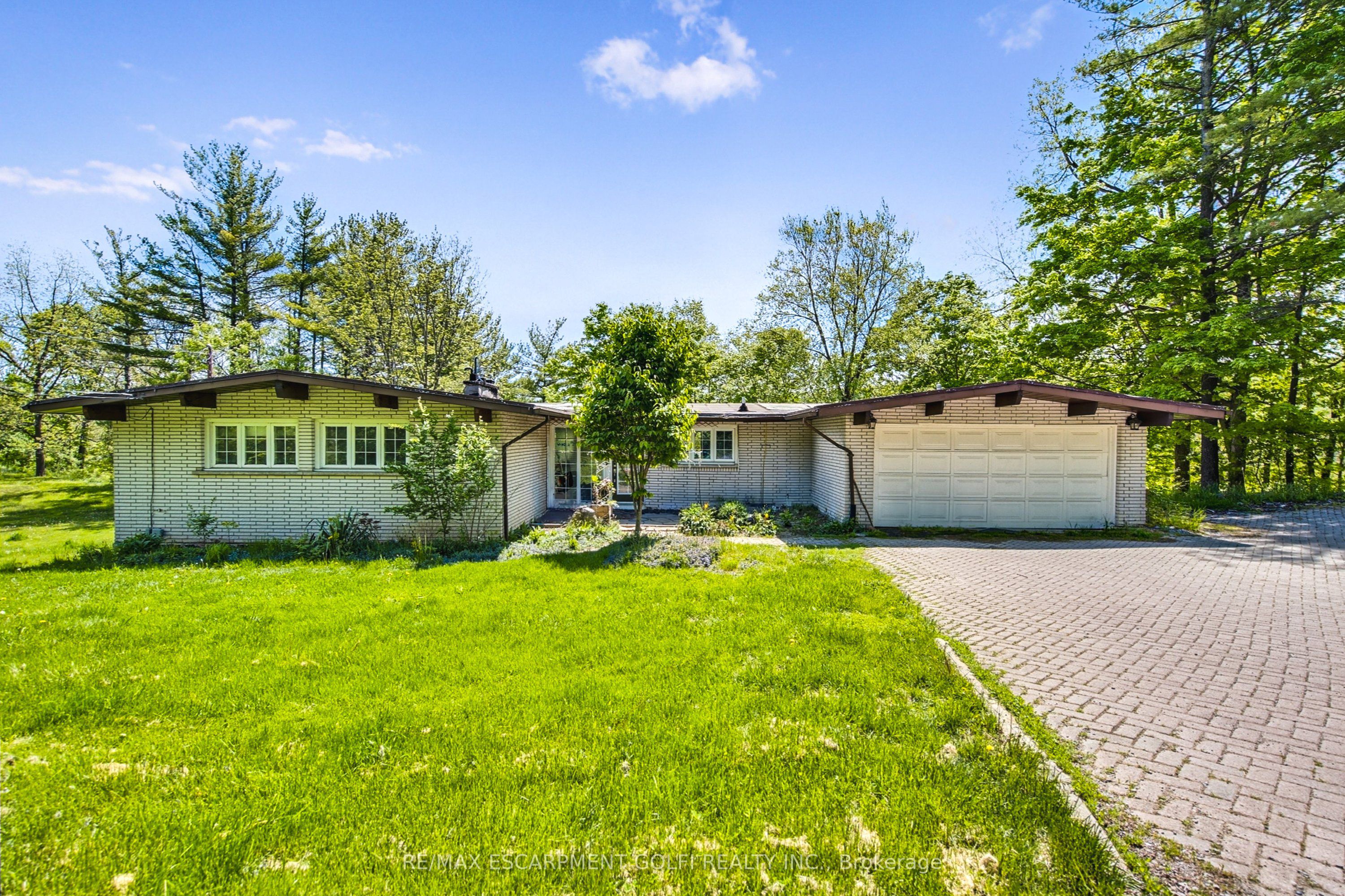 932 OLD DUNDAS Road
