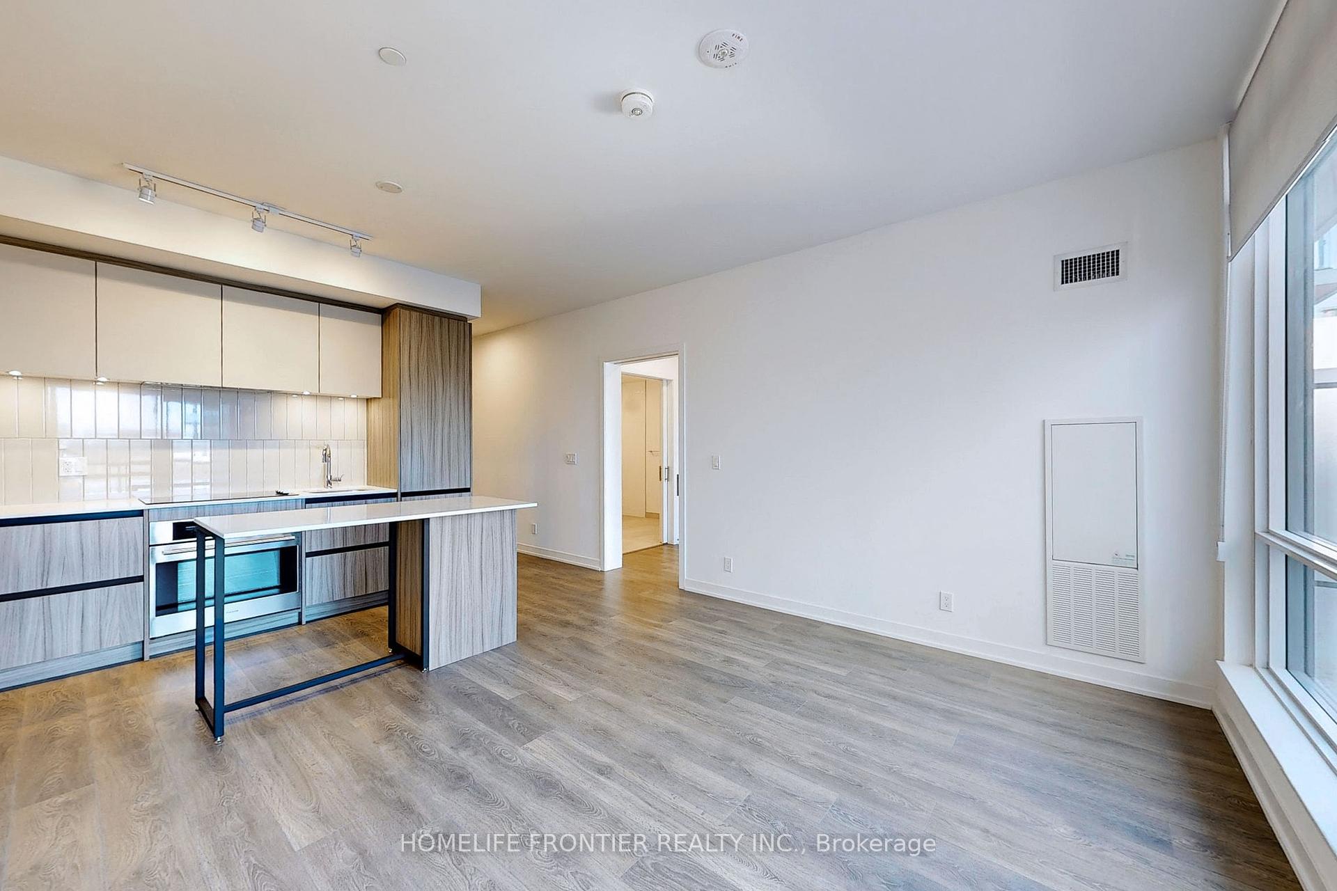 3 Bedrooms Condo at 7950 Bathurst, Vaughan For sale