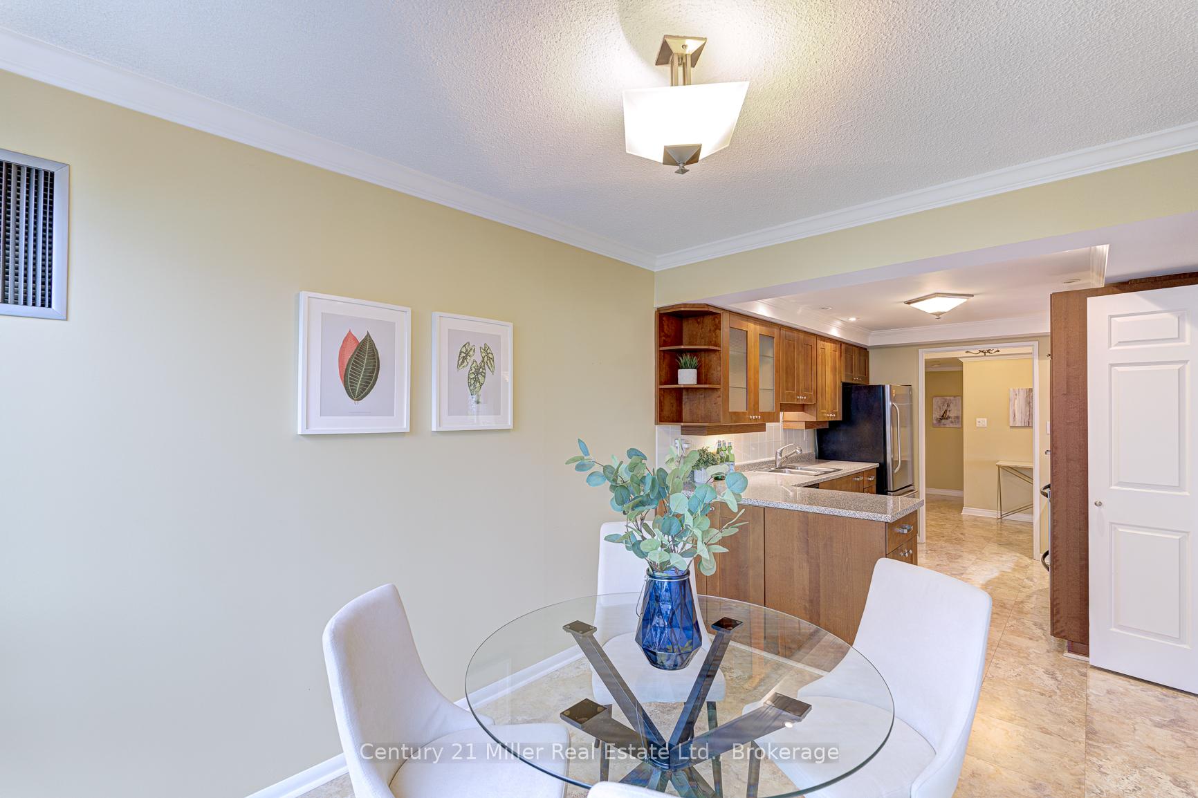 2 Bedrooms Condo at 2180 Marine, Oakville For sale