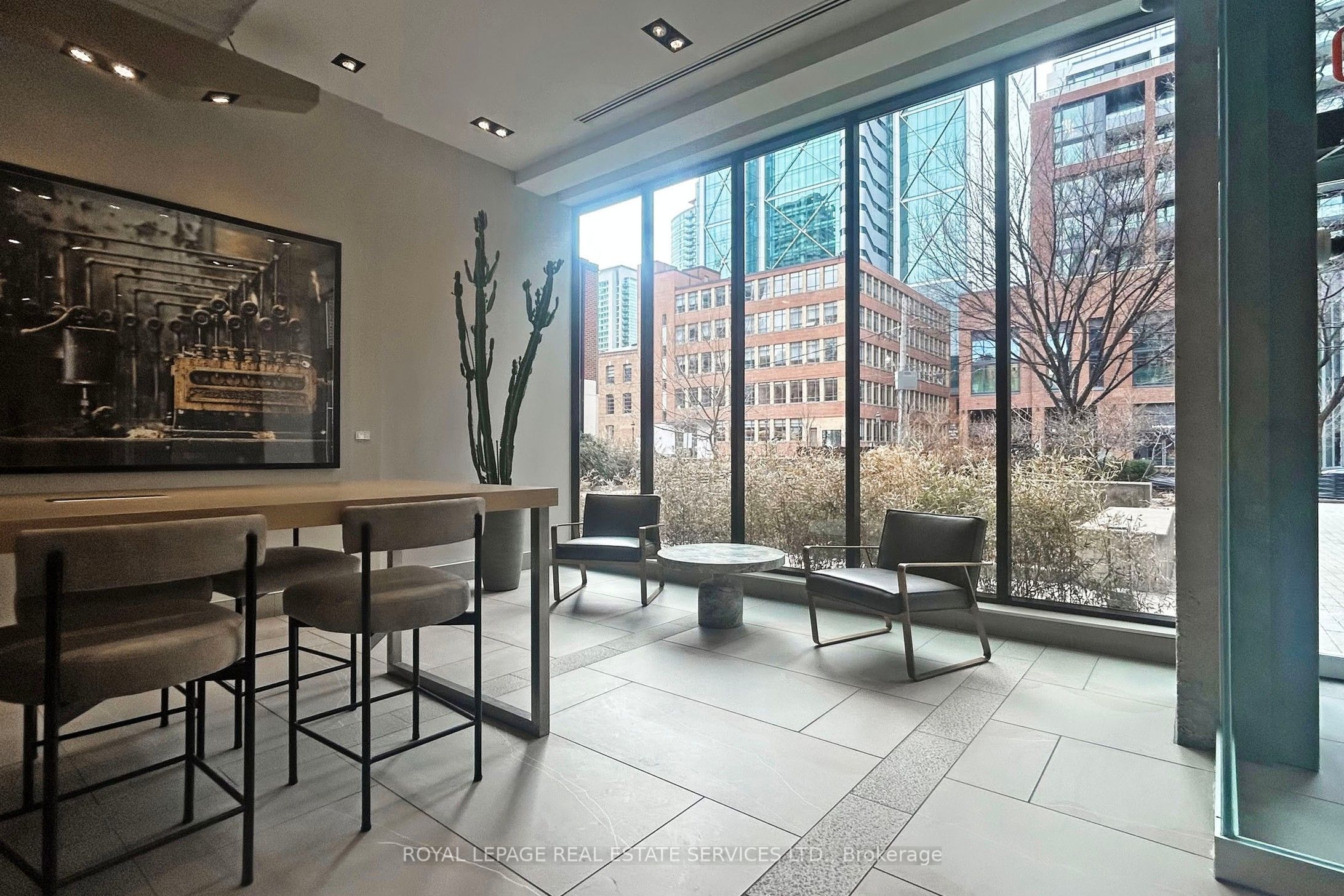 400 Wellington Street W, #507