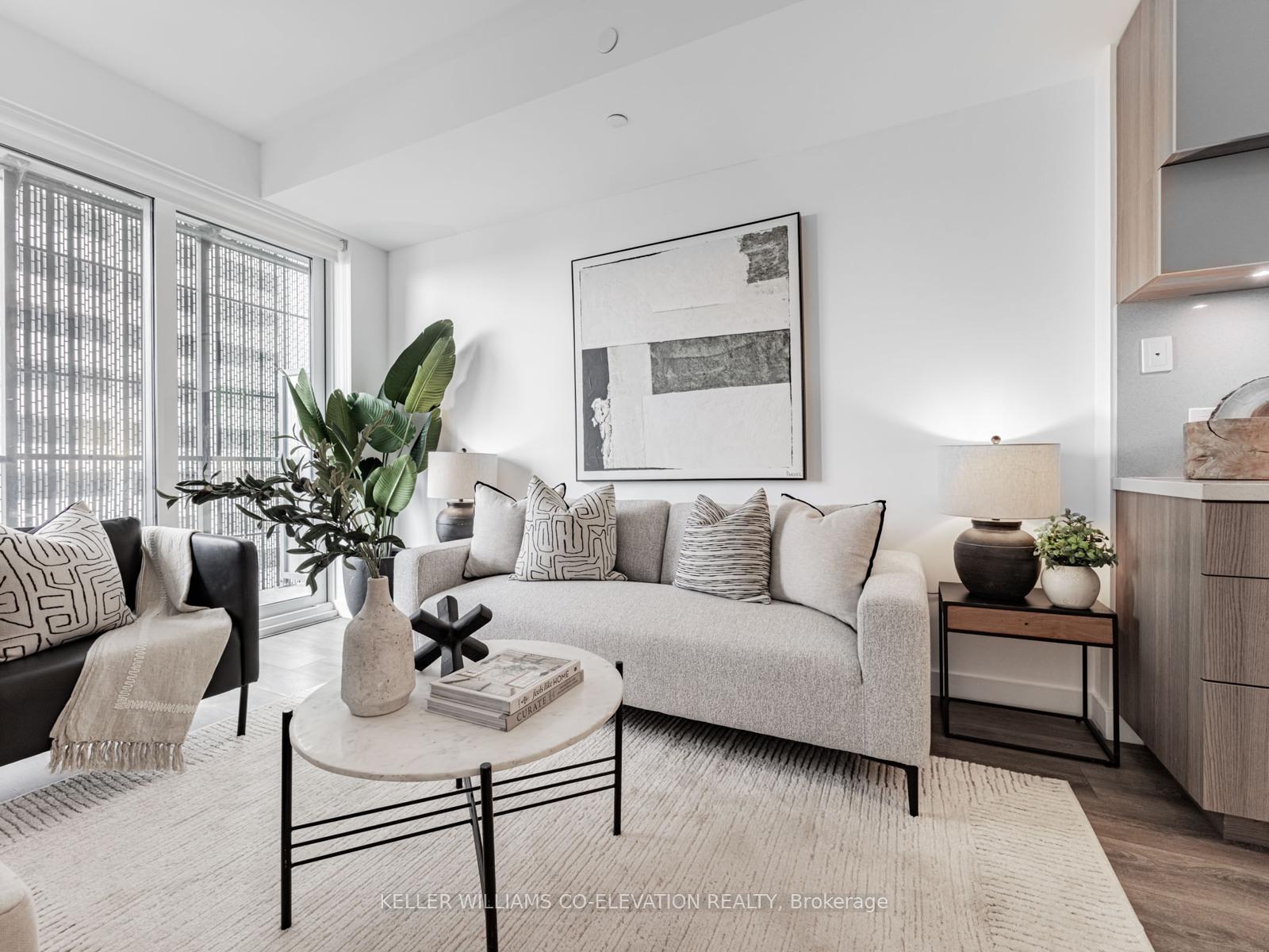 1 Bedroom Condo at 8 Eglinton,  Toronto For sale