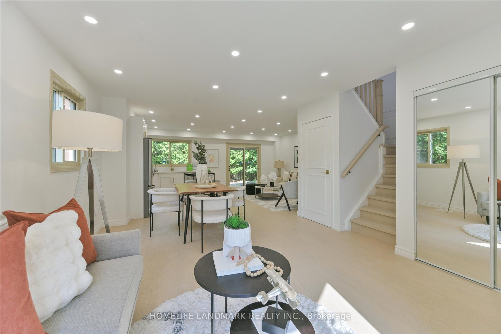 11 Hunter's Point Drive