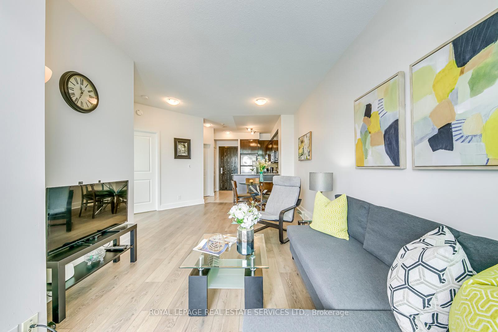 2 Bedrooms Condo at 80 Absolute, Mississauga For sale