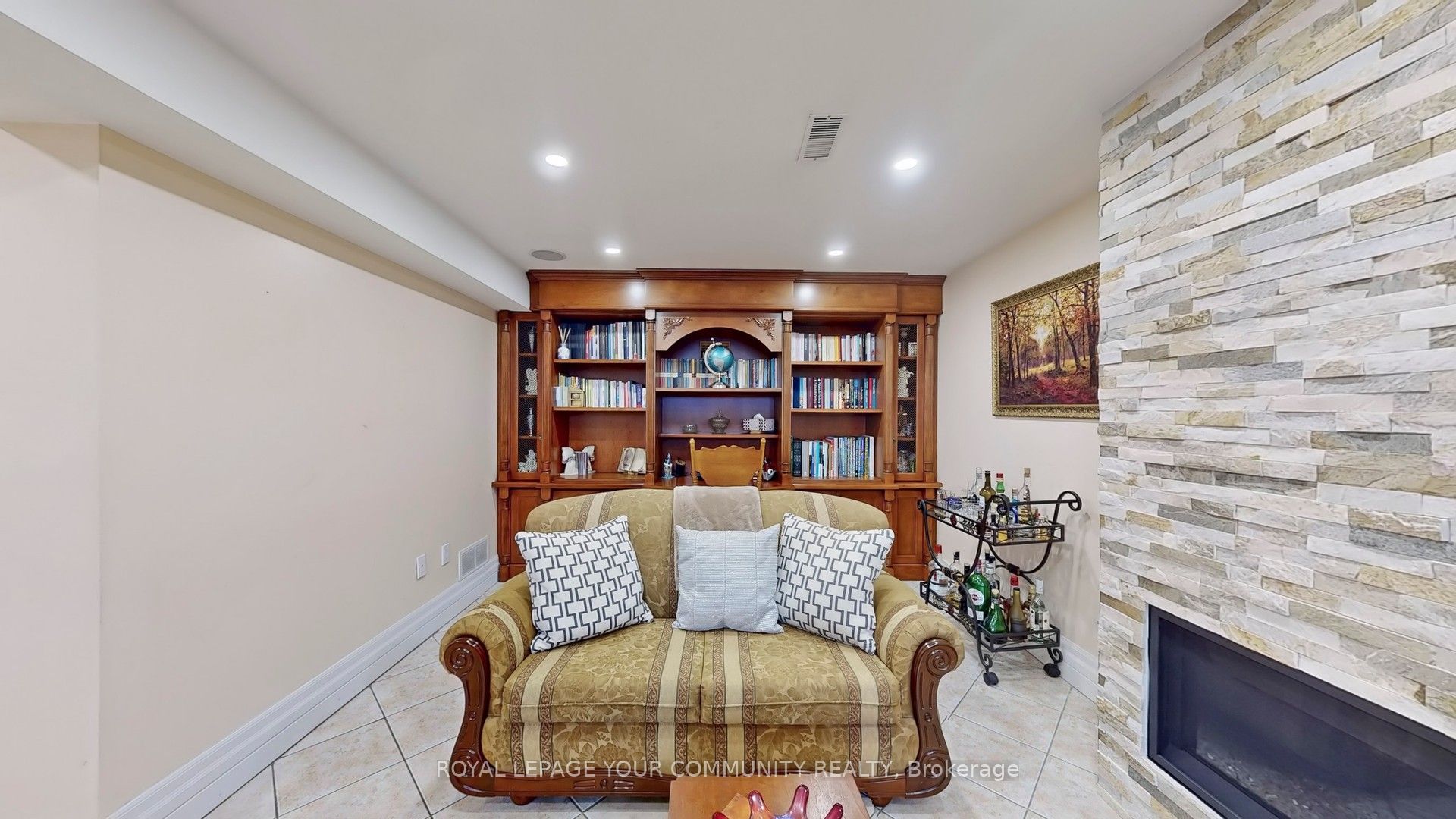75 Brewster Crescent