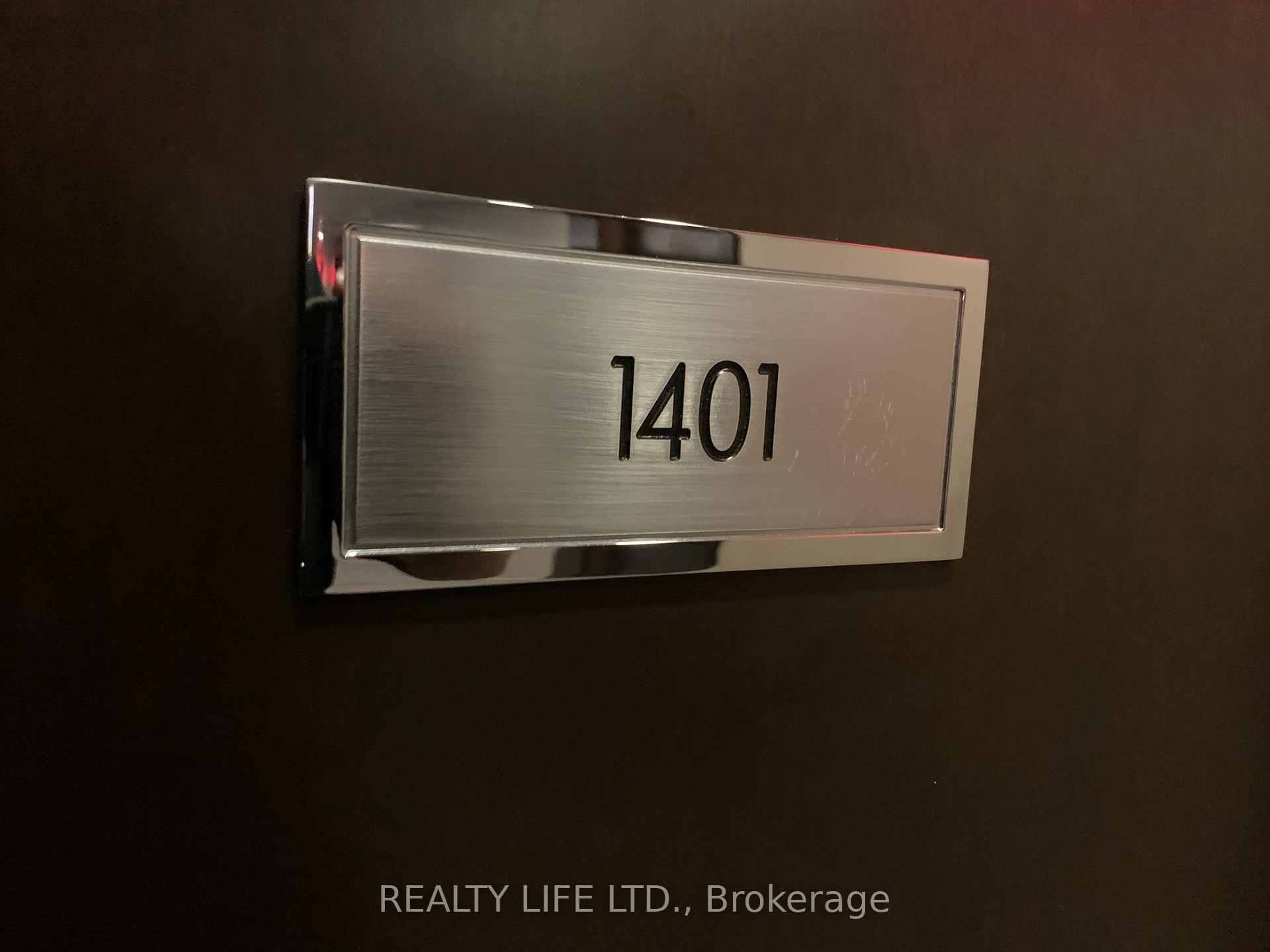 2 Bedrooms Condo at 60 Absolute, Mississauga For sale