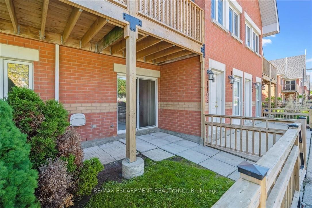 2 Bedrooms Condo at 4140 Foxwood, Burlington For sale