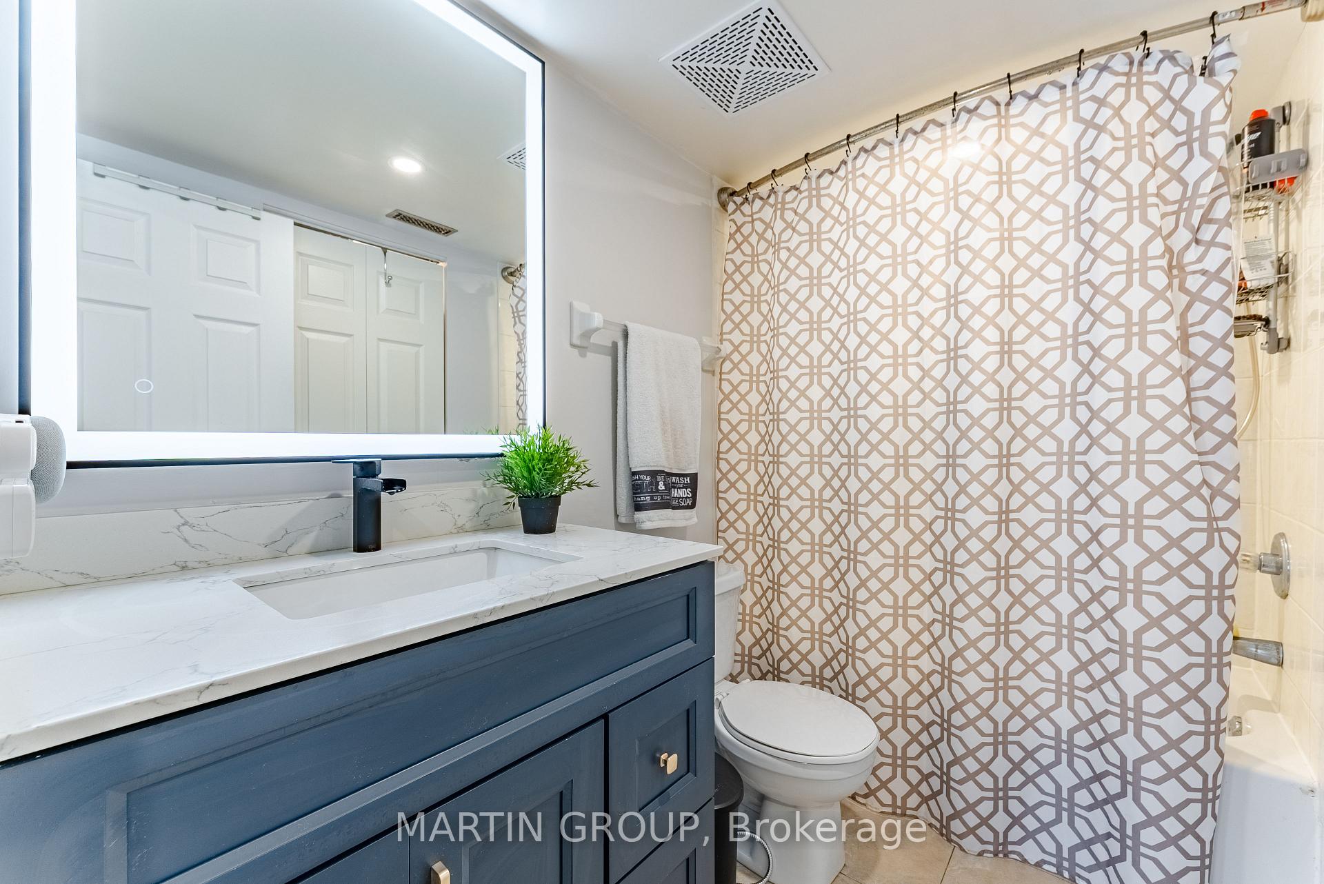 2 Bedrooms Condo at 1701 Lampman, Burlington For sale
