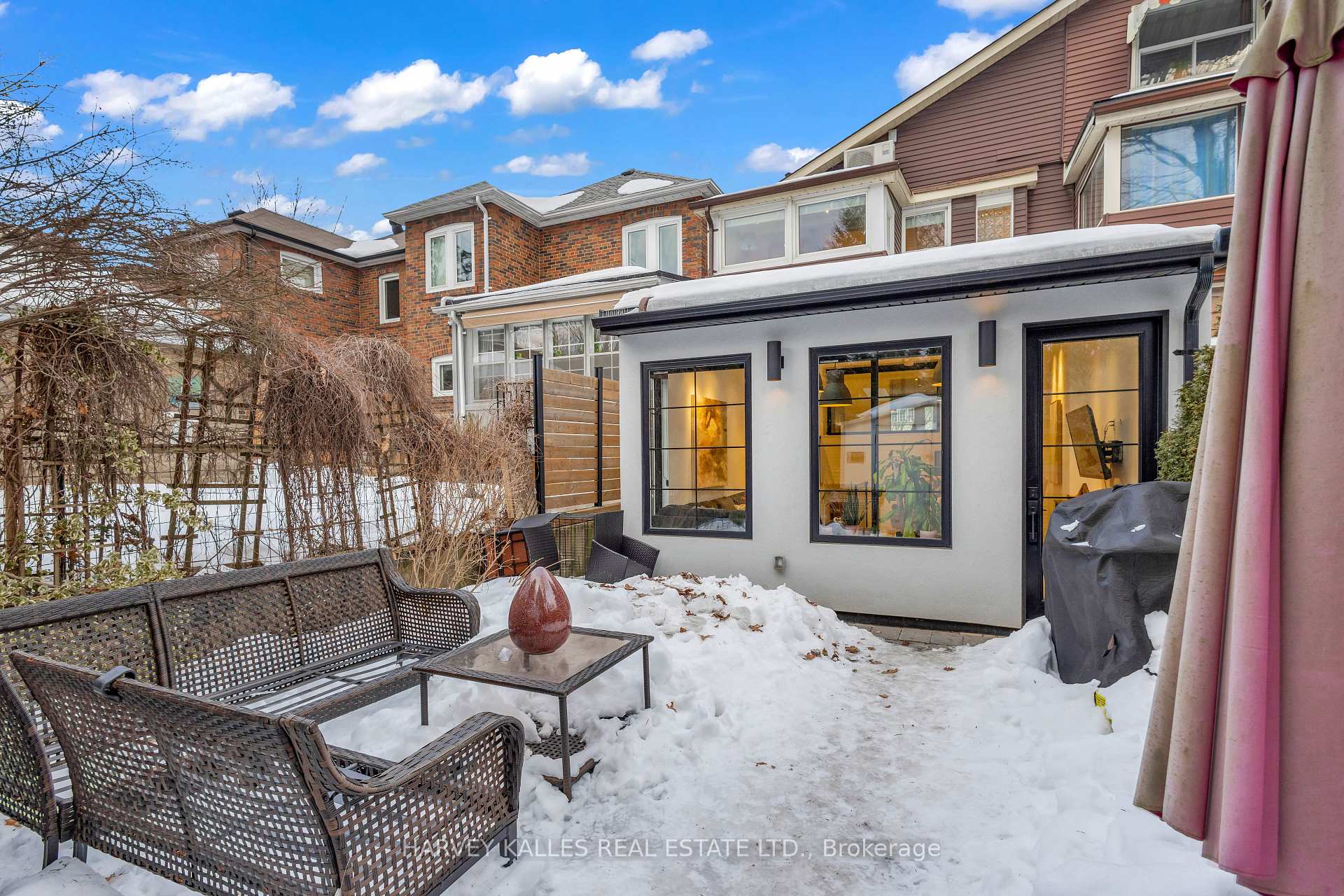 812 Duplex Avenue