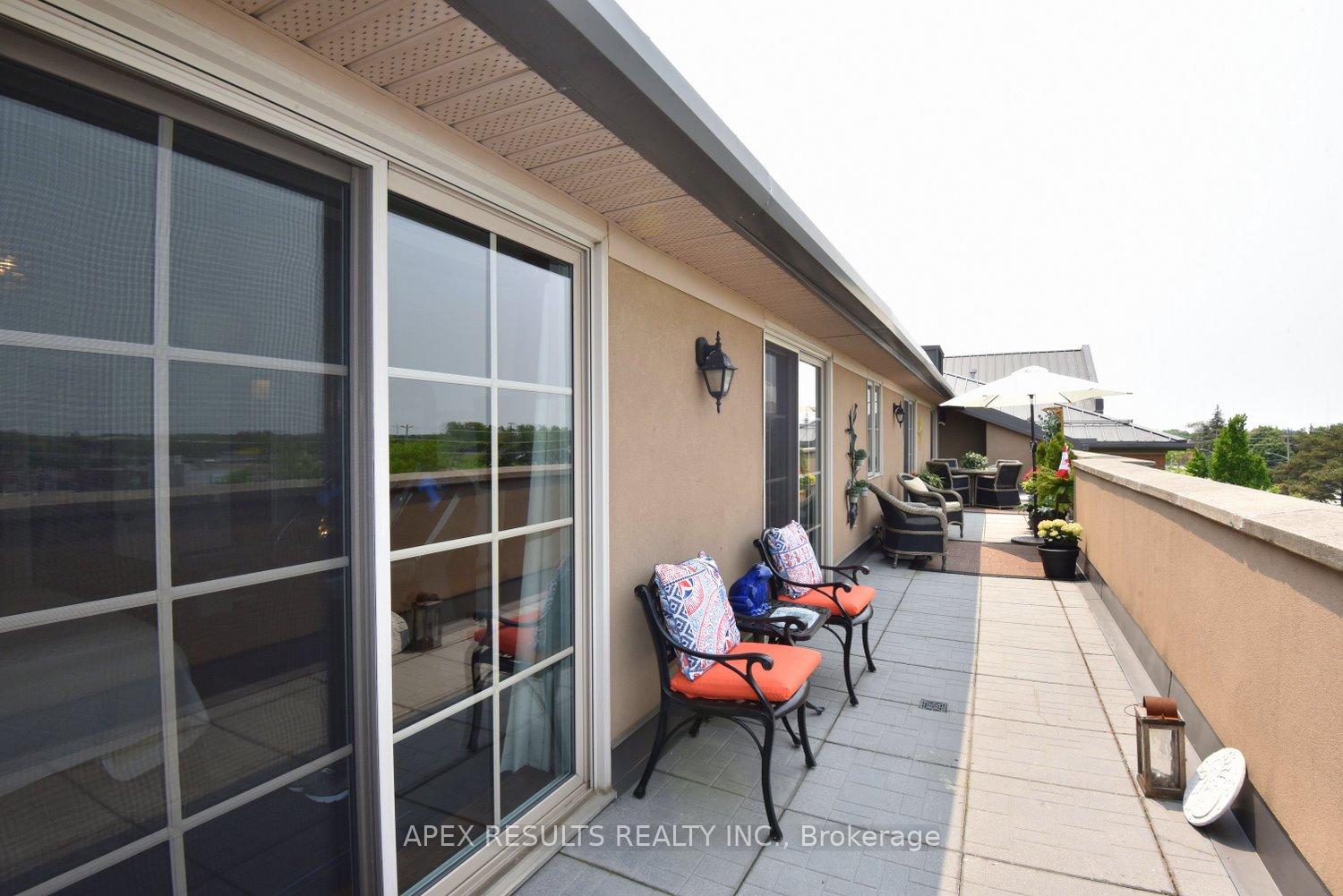 3 Bedrooms Condo at 262 Dundas, Hamilton For sale