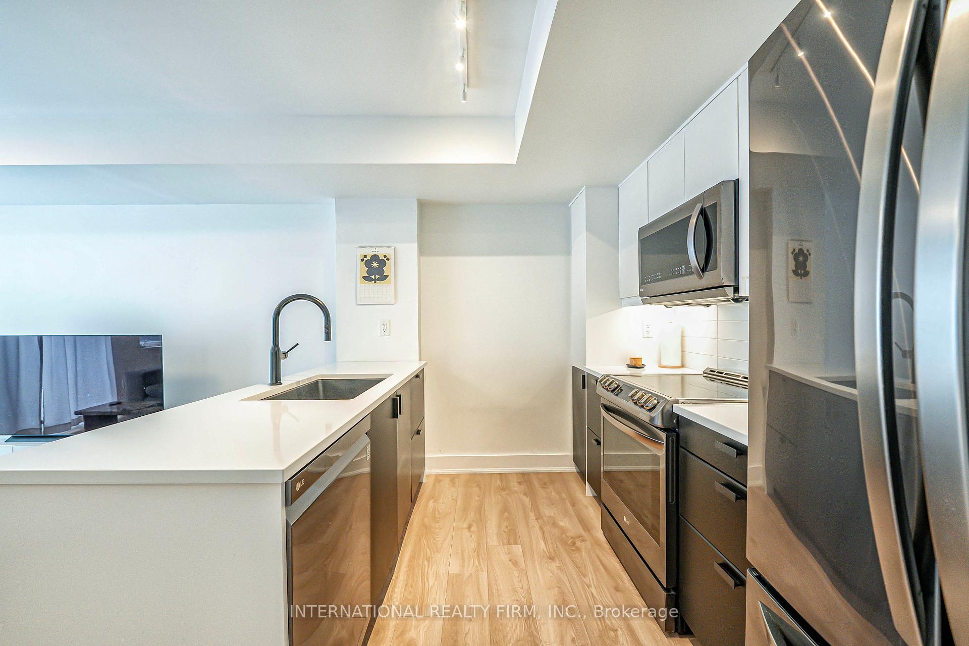 3 Bedrooms Condo at 1 Ruttan, Toronto For sale