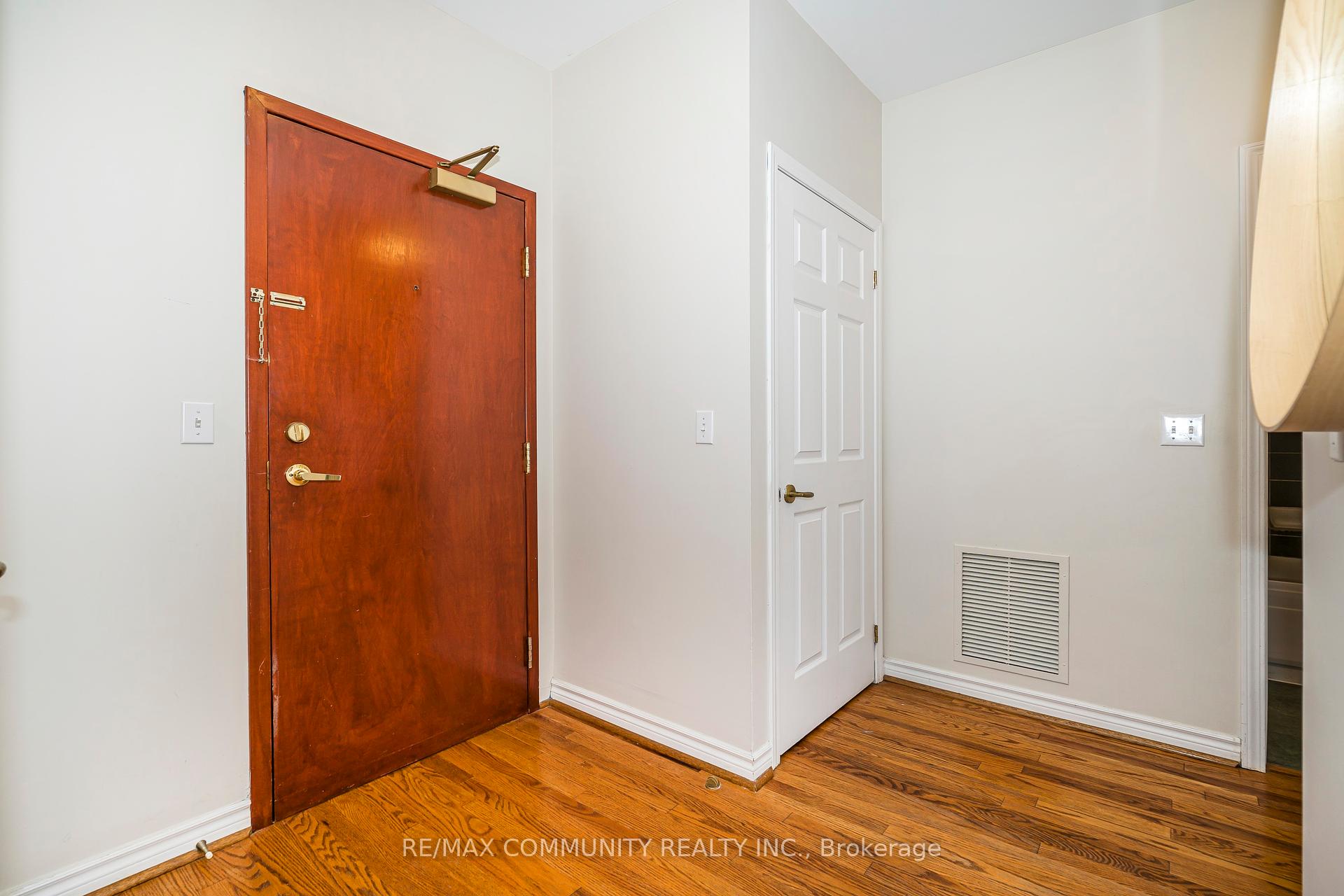 1 Bedroom Condo at 980 Yonge,  Toronto For sale