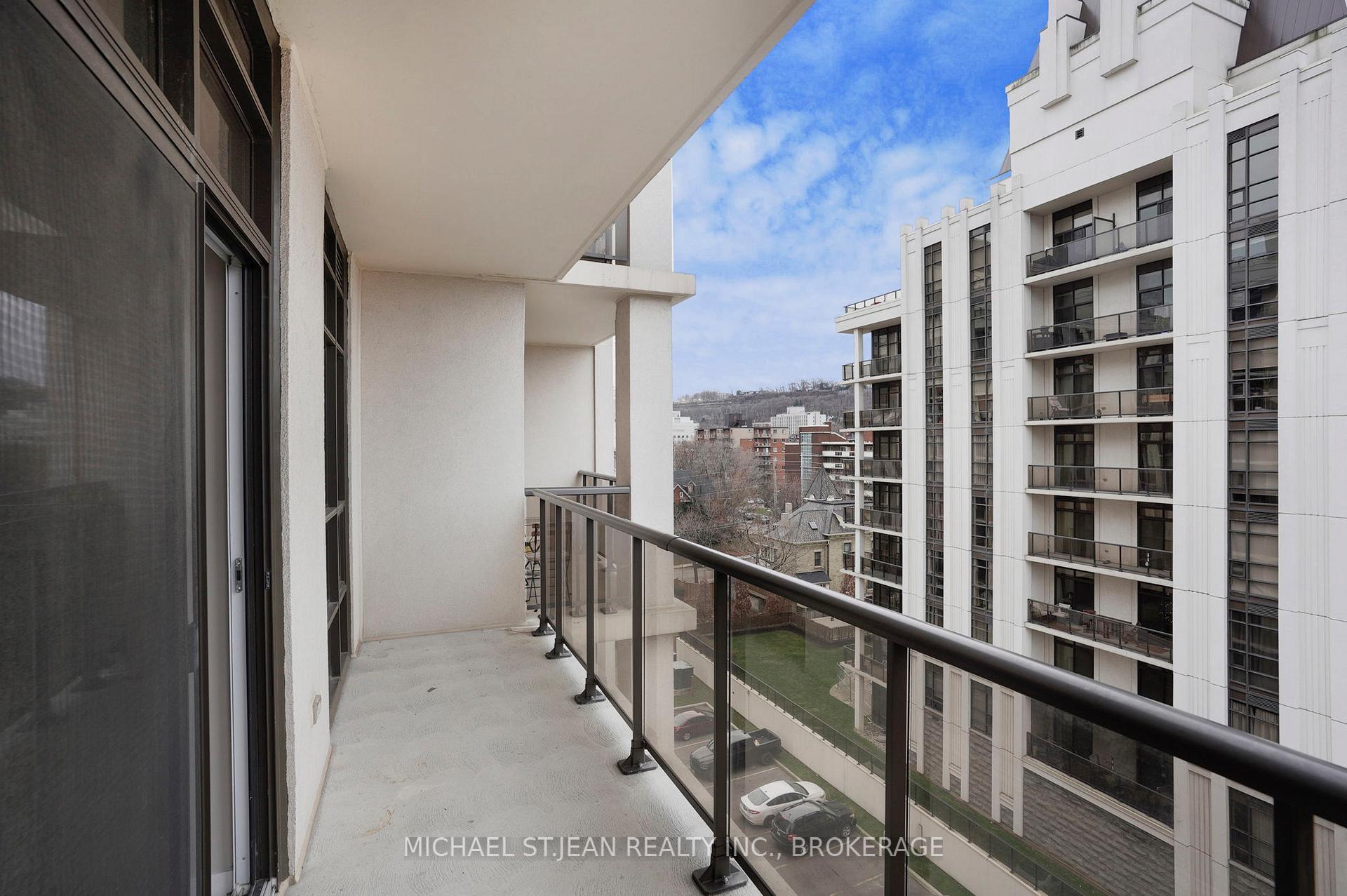 1 Bedroom Condo at 85 Robinson,  Hamilton For sale