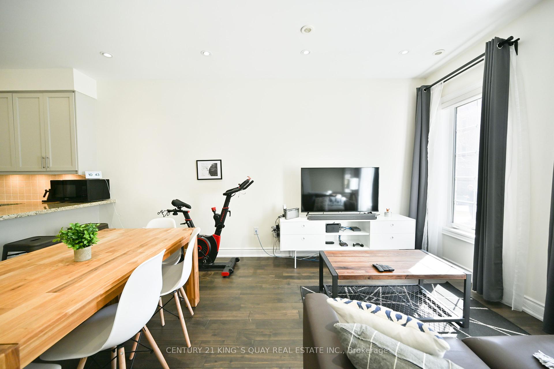 3 Bedrooms Condo at 40 Hargrave,  Toronto For sale