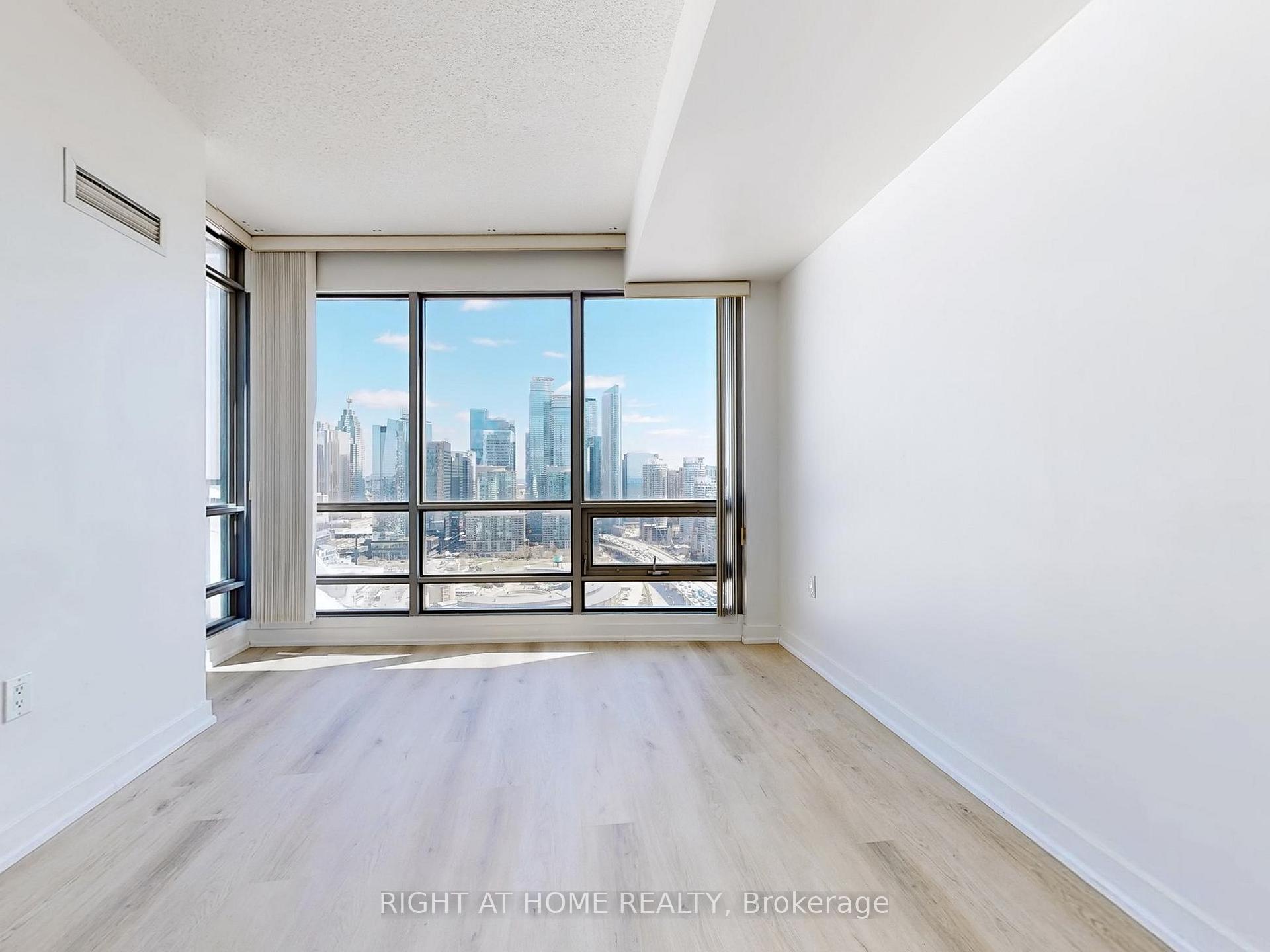 2 Bedrooms Condo at 5 Mariner, Toronto For sale