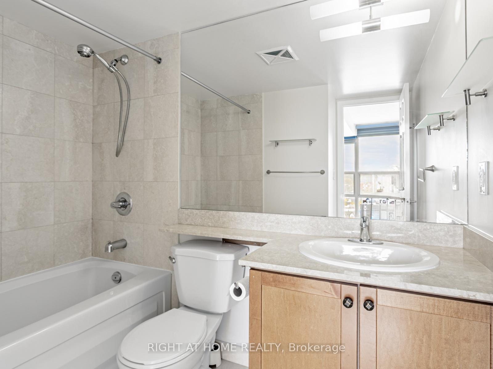 2 Bedrooms Condo at 736 Spadina, Toronto For sale