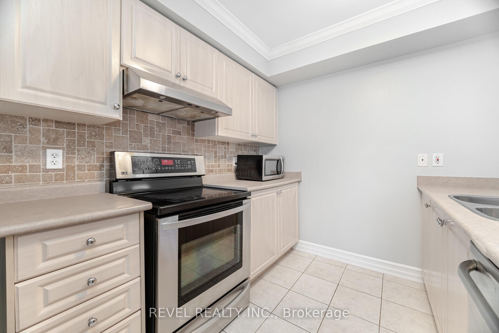 2 Bedrooms Condo at 1489 Heritage, Oakville For sale