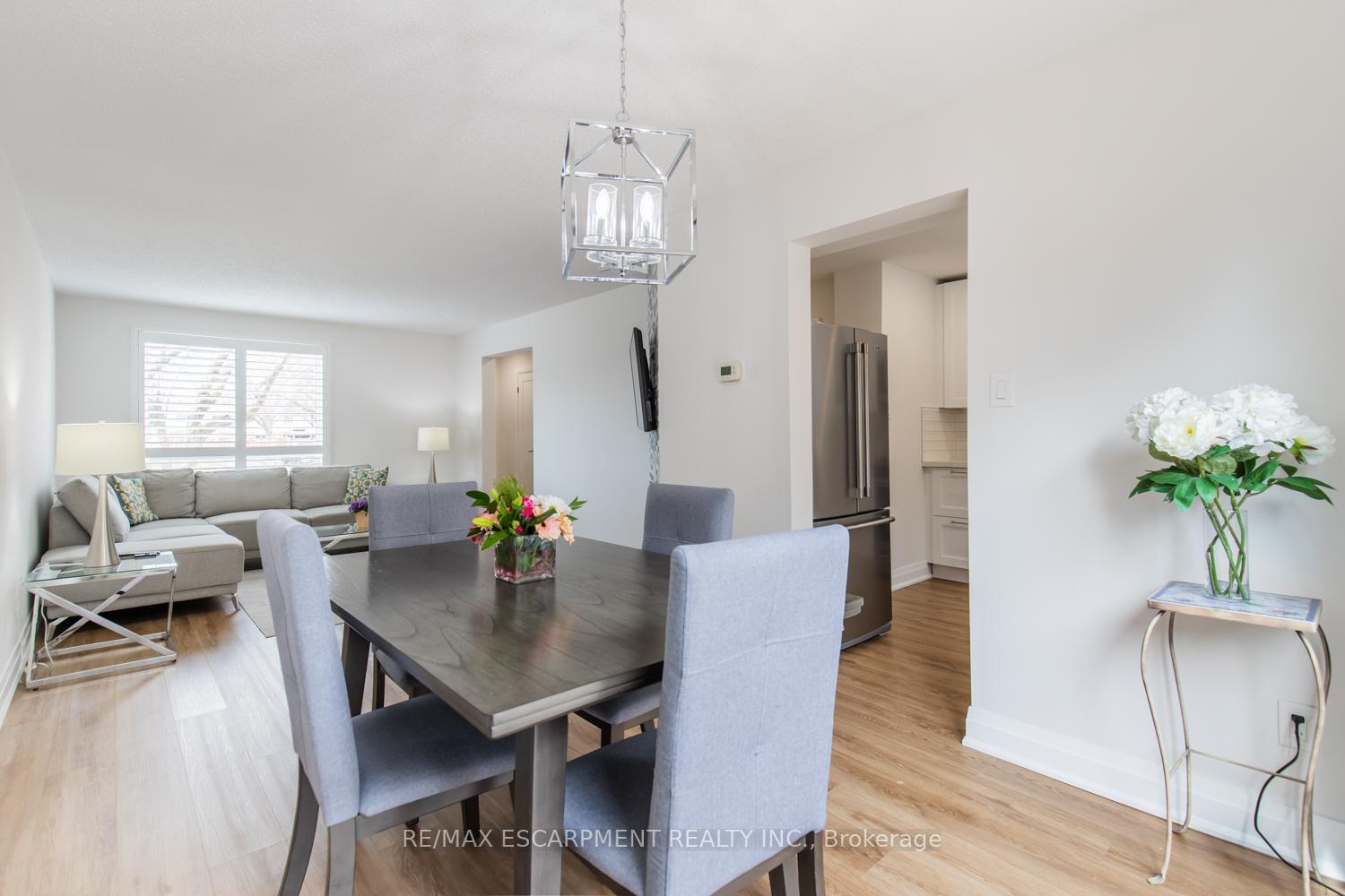 3 Bedrooms Condo at 150 Gateshead, Hamilton For sale