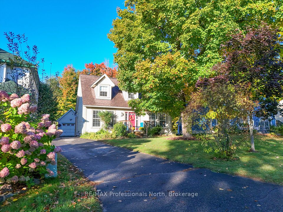 26 COATES Avenue, Bracebridge, ON P1L 1Y5