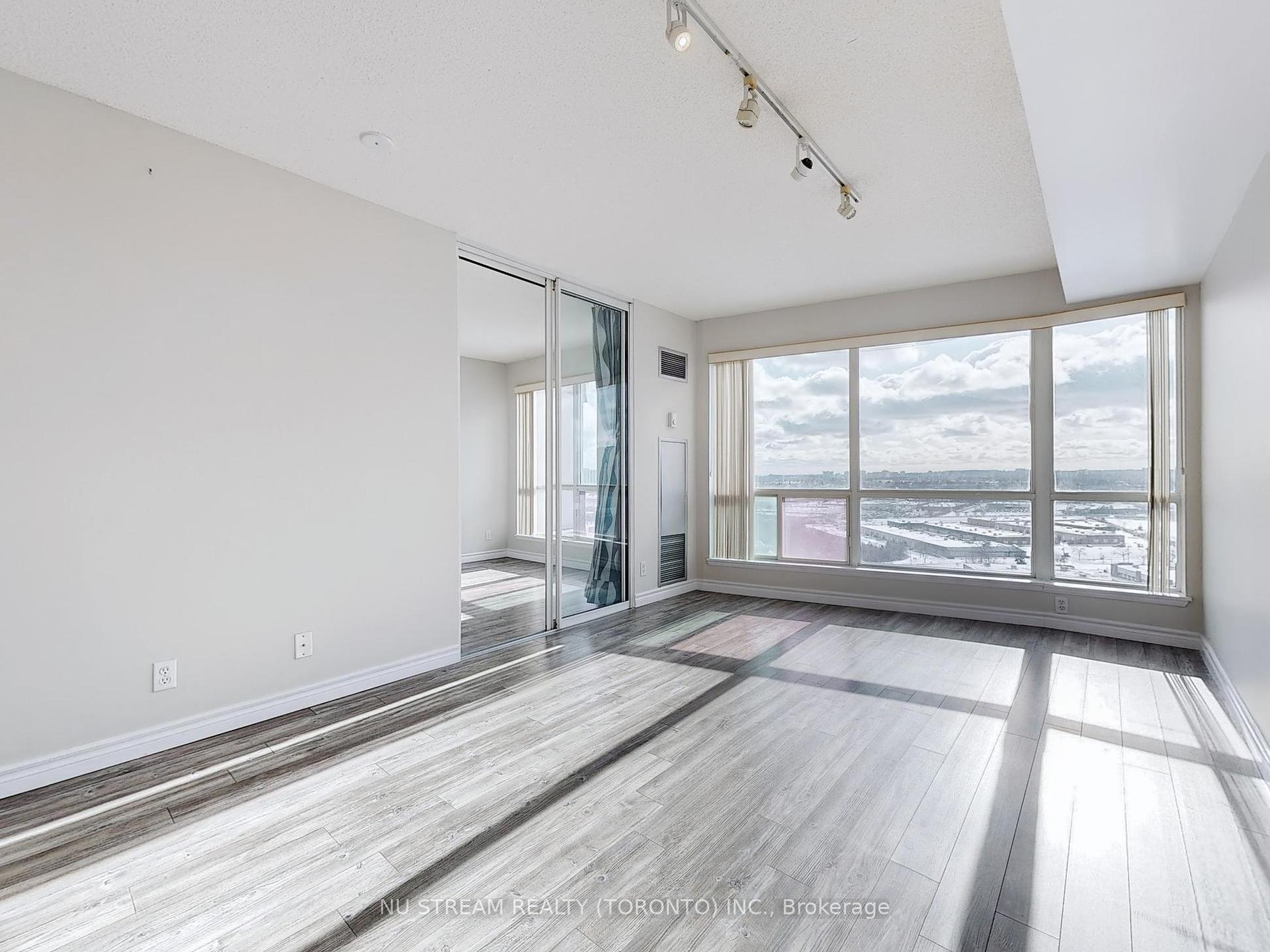 2 Bedrooms Condo at 18 Lee Centre,  Toronto For sale