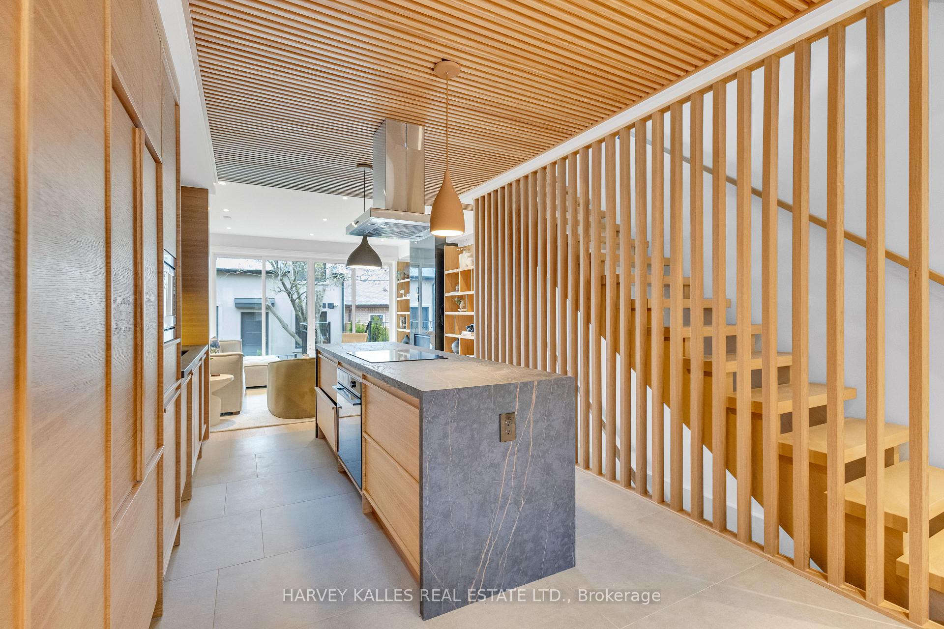 444 Roxton Road