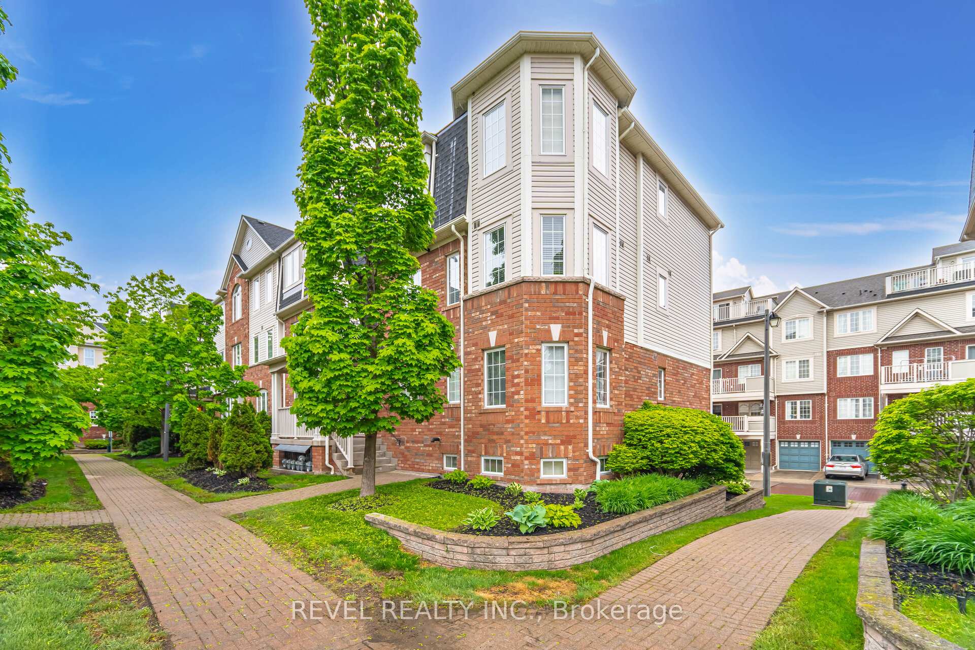 2 Bedrooms Condo at 724 Neighbourhood, Mississauga For sale