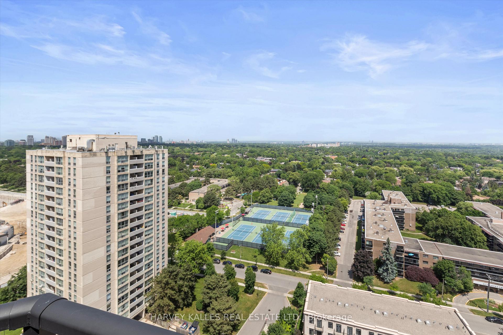 3 Bedrooms Condo at 662 Sheppard, Toronto For sale