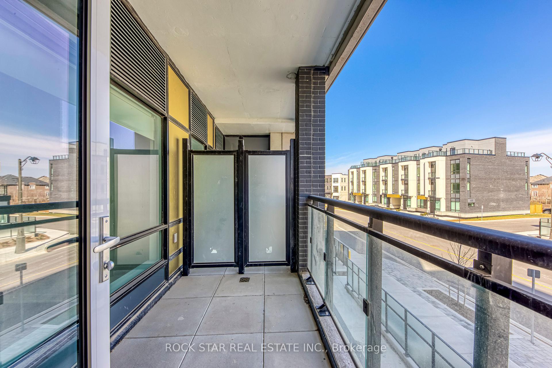 2 Bedrooms Condo at 405 Dundas,  Oakville For sale