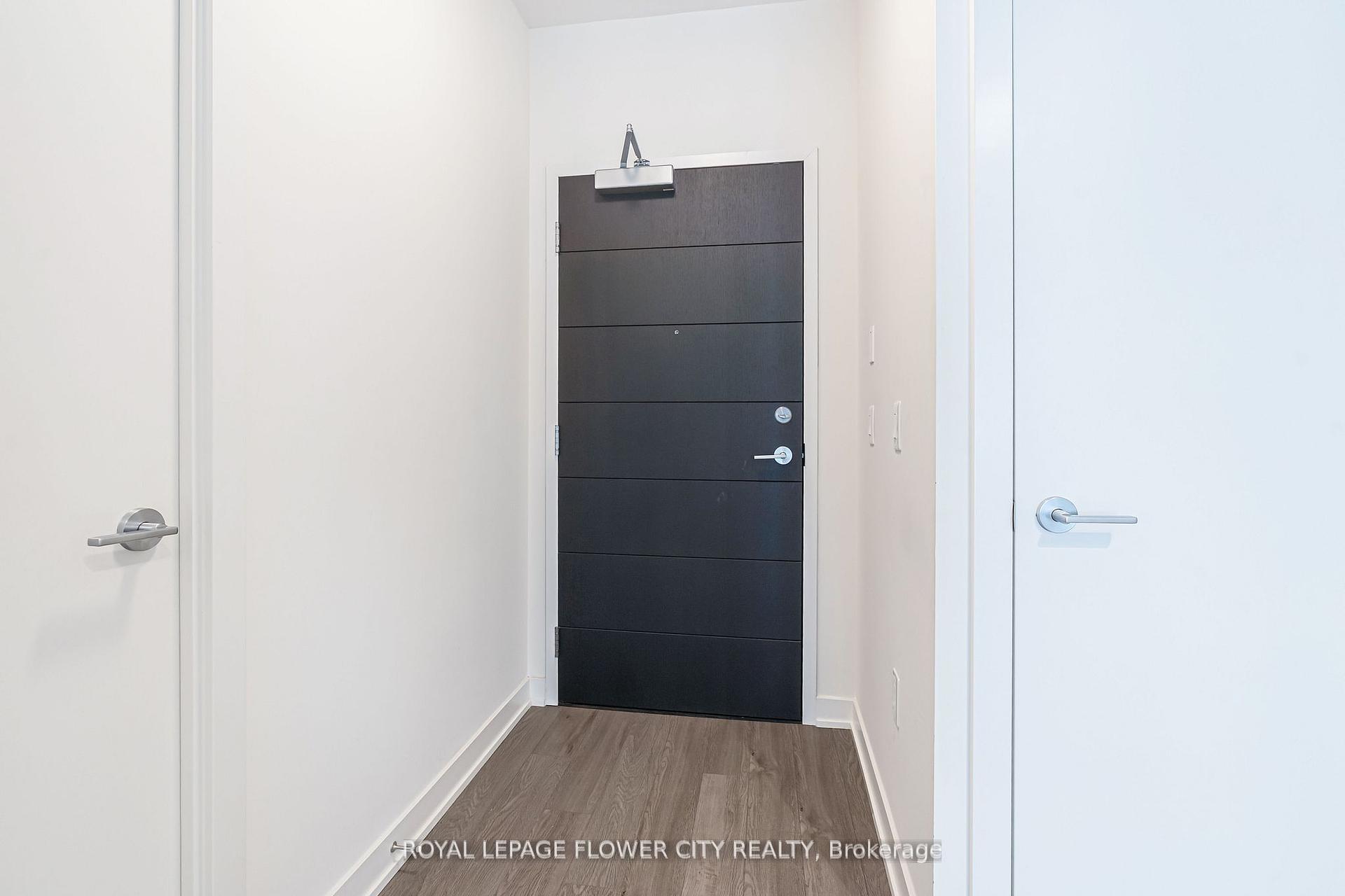 2 Bedrooms Condo at 212 King William, Hamilton For sale