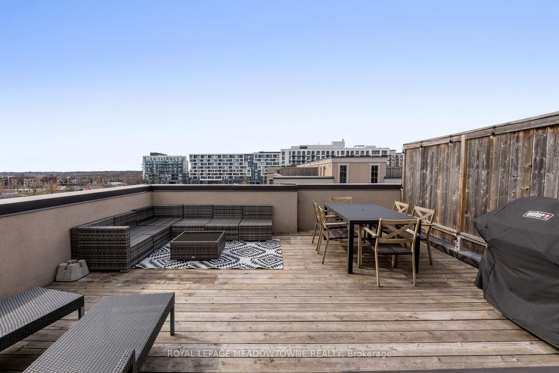 3 Bedrooms Condo at 2441 Greenwich, Oakville For sale