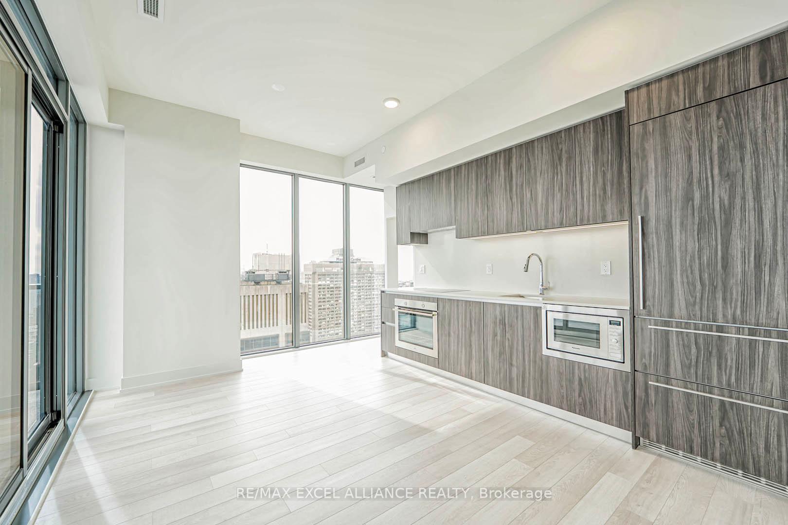 3 Bedrooms Condo at 8 Cumberland,  Toronto For sale