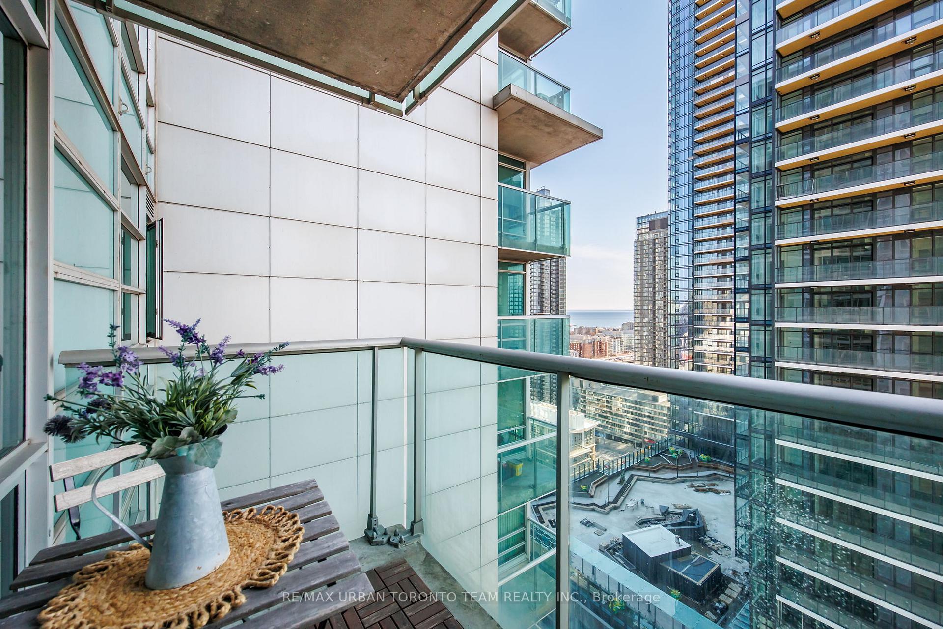 3 Bedrooms Condo at 81 Navy Wharf,  Toronto For sale