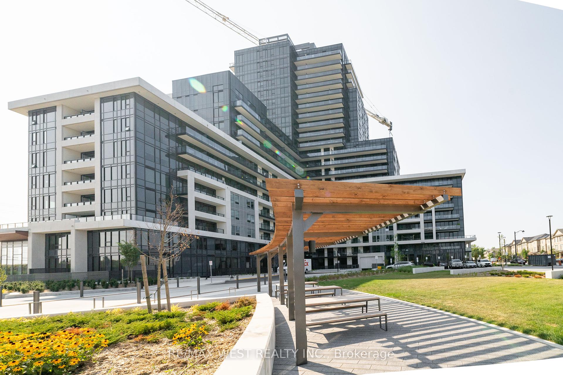 2 Bedrooms Condo at 3220 William Coltson, Oakville For sale