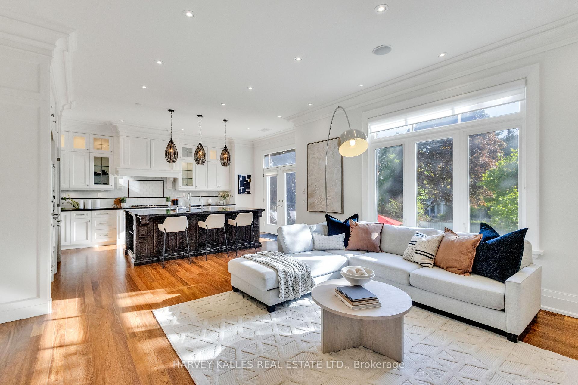 10 Easton Road