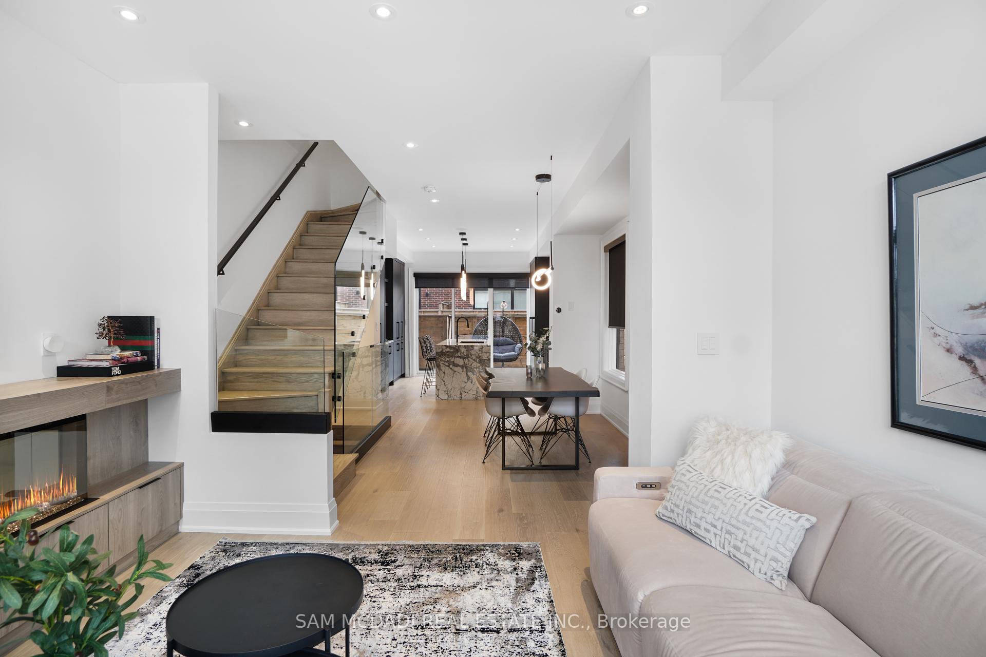 3 Bedrooms Condo at 10 Lunar, Mississauga For sale