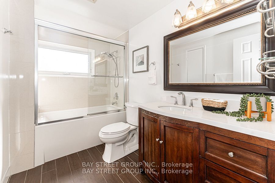 60 Big Red Avenue, Toronto, ON M1V 1N9