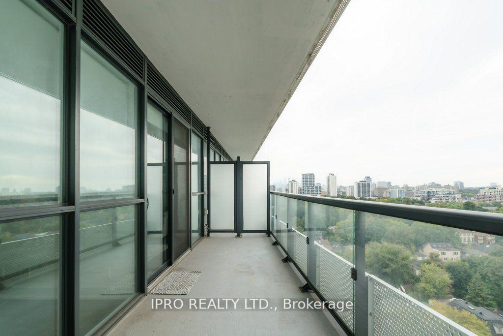 2 Bedrooms Condo at 11 Lillian, Toronto For sale